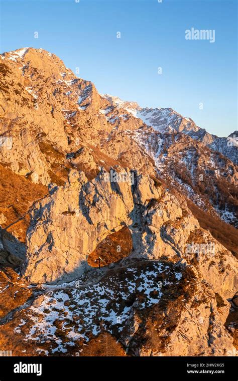 porta di prada grigna|Grignone (Grigna Settentrionale) dall’Alpe Cainallo .